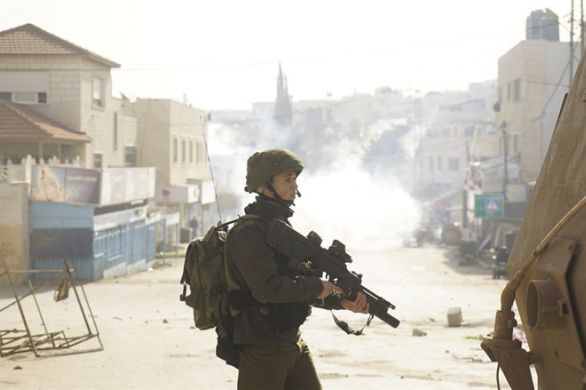 Plusieurs suspects arrêtés par les forces de sécurité israéliennes après la vague d'attentats