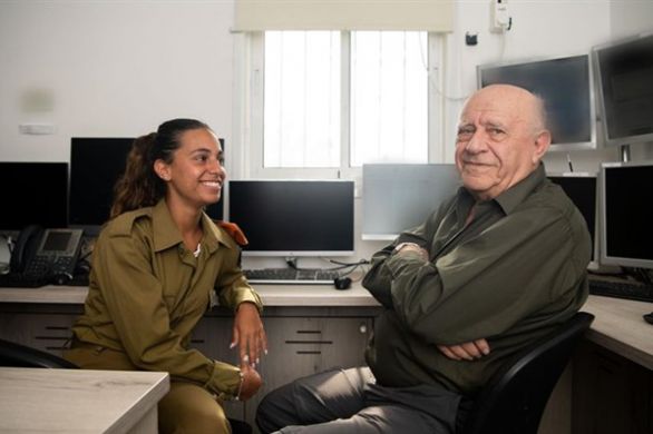 Yom HaShoah : un rescapé de la Shoah et sa petite-fille ont déclenché la sirène en Israël