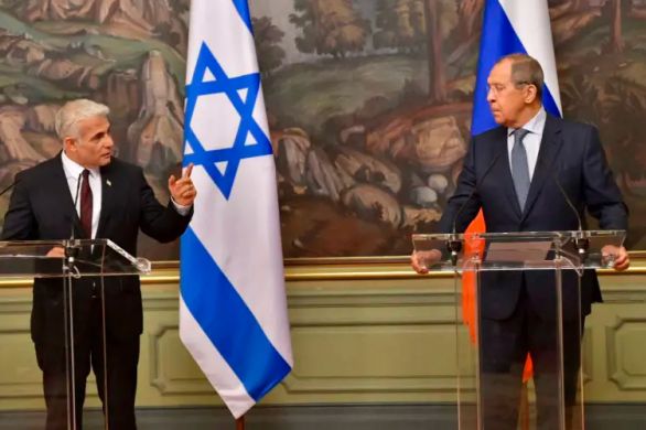Lapid dénonce les propos impardonnables de Lavrov qui a affirmé "qu'Hitler avait du sang juif"