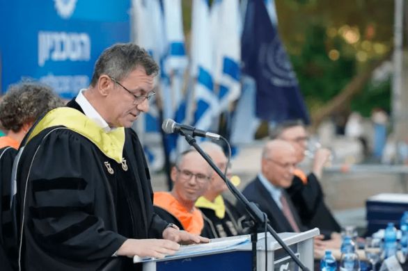 Le PDG de Pfizer, Albert Bourla, reçoit un doctorat honorifique du Technion de Haïfa