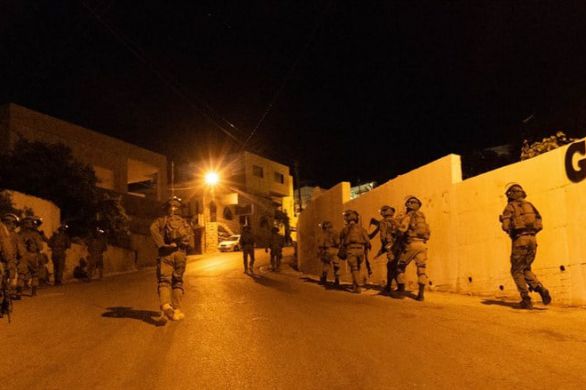 Tsahal arrête 12 suspects terroristes palestiniens en Judée-Samarie