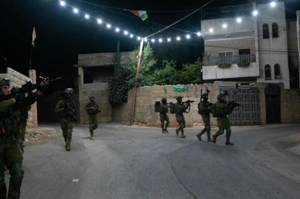 Tsahal arrête 22 suspects terroristes palestiniens en Judée-Samarie