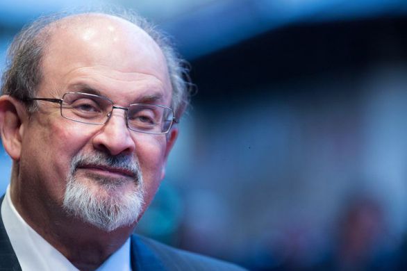 Attentat contre Salman Rushdie : l'écrivain va mieux