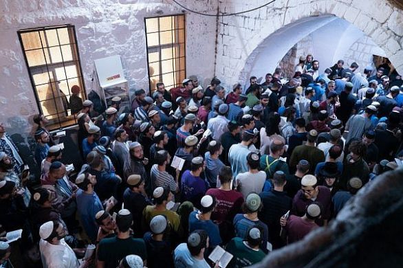 Affrontements après que 2 500 personnes ont prié sur le tombeau de Joseph pour la réussite du plan d'annexion