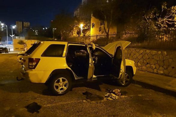 Des voitures israéliennes endommagées à Jérusalem