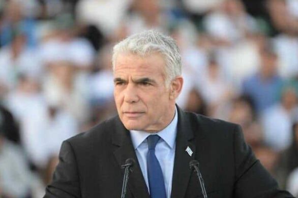 Yaïr Lapid va boycotter la cérémonie des flambeaux à Yom Haatsmaout pour protester contre la réforme judiciaire