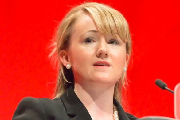 Le chef du parti travailliste britannique licencie une députée après qu'elle ait partagé un article antisémite