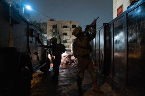 Tsahal arrête 8 terroristes palestiniens en Judée-Samarie
