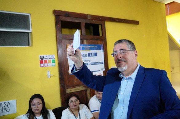 Le Guatemala élit comme président un progressiste ayant étudié en Israël