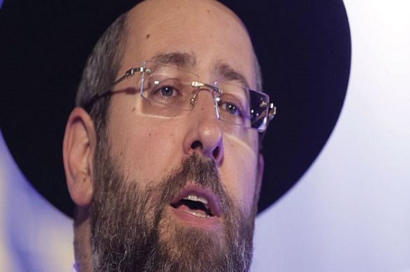 Le Grand Rabbin d'Israël David Lau conseille aux personnes atteintes du coronavirus de ne pas jeûner le 17 tamouz