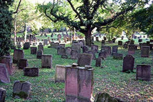 Des dizaines de tombes profanées dans le plus ancien cimetière juif d'Europe en Allemagne