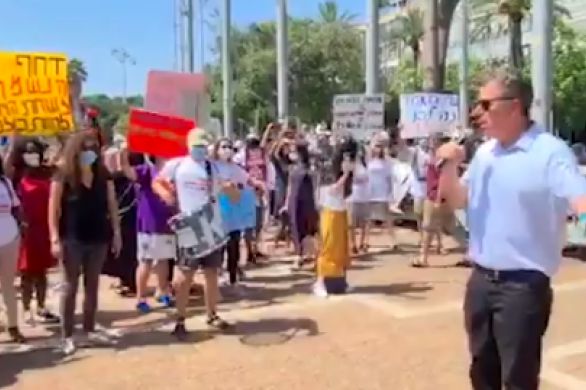 Des milliers de personnes manifestent à Tel Aviv contre les conditions de travail des travailleurs sociaux