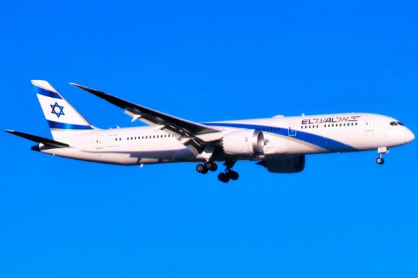 Un vol israélien vers la Géorgie contraint de rebrousser chemin alors que des passagers agressent le personnel de cabine