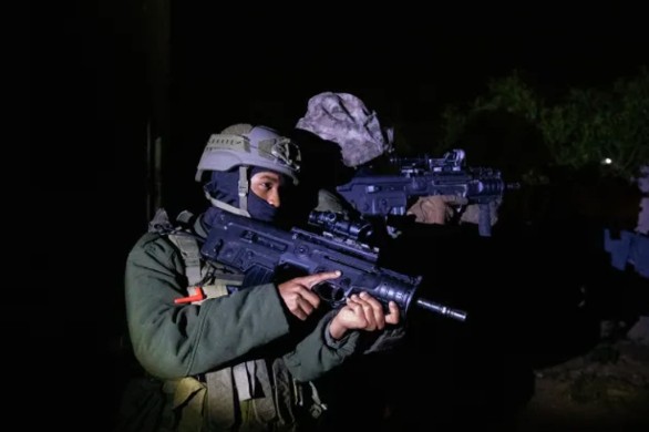2 Palestiniens arrêtés en Judée-Samarie pour activité terroriste, plusieurs armes saisies