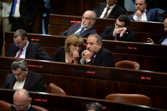 Liberman favorable à la loi interdisant Netanyahou de former un gouvernement