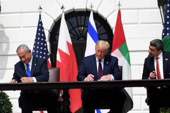 Israël signe des accords de normalisation historiques avec les Emirats Arabes Unis et le Bahreïn