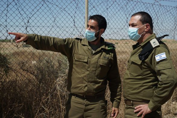 Tsahal arrête 3 Palestiniens pour avoir franchi la frontière avec la bande de Gaza