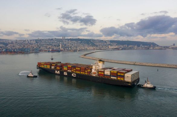 La première cargaison des Emirats Arabes Unis arrive dans le port de Haïfa