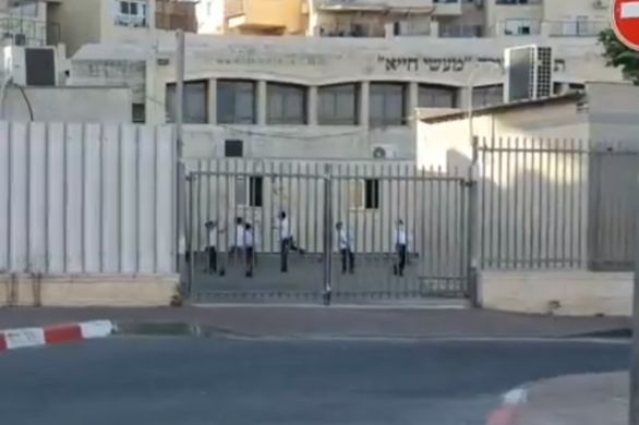 Des milliers d'élèves orthodoxes retournent à l'école, défiant la décision du gouvernement israélien