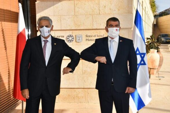 Le ministre bahreïni déclare que l'accord de paix avec Israël est un exemple à suivre par d'autres