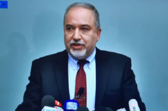 Liberman exhorte Sa'ar, Lapid et Bennett à se joindre à lui contre Netanyahou