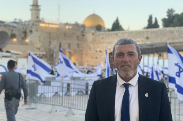 Le ministre des Affaires de Jérusalem, Rafi Peretz, quitte la politique