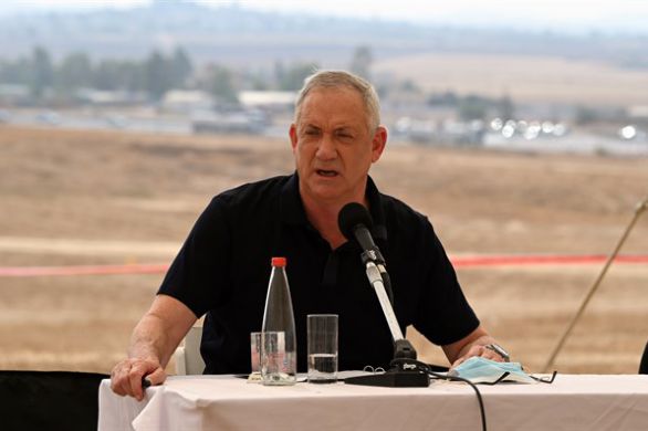 Gantz à Netanyahou: "Refuser de vacciner les prisonniers palestiniens de plus de 60 ans est illégal"