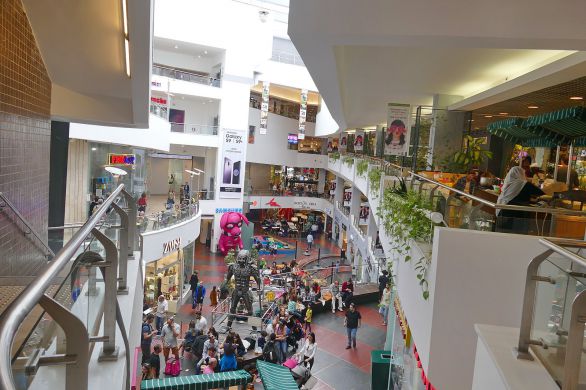 Les centres commerciaux et centres culturels prévoient de rouvrir défiant les restrictions en Israël
