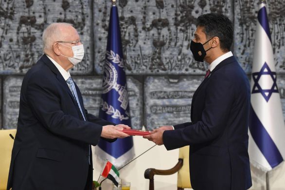 Le premier ambassadeur émirati en Israël présente ses lettres de créance à Reuven Rivlin
