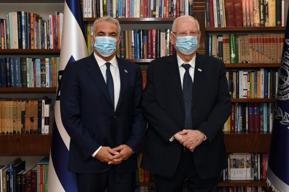 Yaïr Lapid chargé de former le prochain gouvernement par Reuven Rivlin