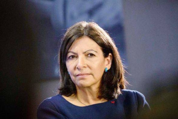 Anne Hidalgo veut rendre le port du masque obligatoire à Paris