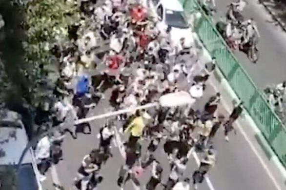 Les manifestations contre le régime s'étendent à Téhéran: "Mort au dictateur"