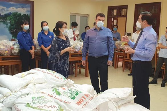 L'ambassade d'Israël au Vietnam distribue de la nourriture aux familles nécessiteuses