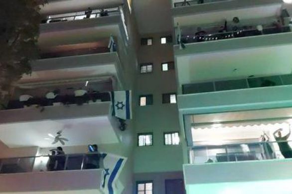 Les Israéliens ont célébré Yom Haatsmaout depuis leur balcon