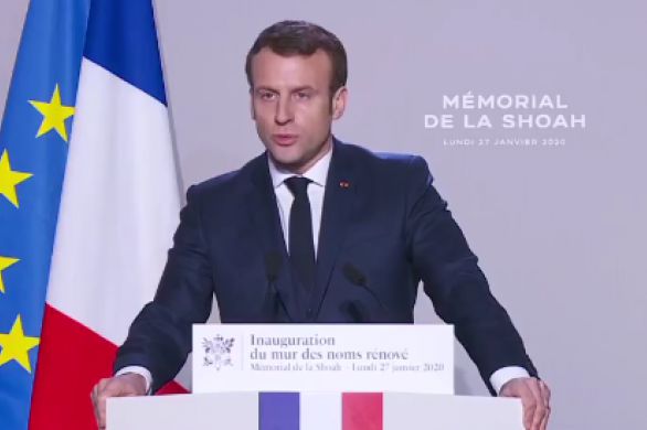 Emmanuel Macron inaugure le mur des Noms rénové au Mémorial de la Shoah