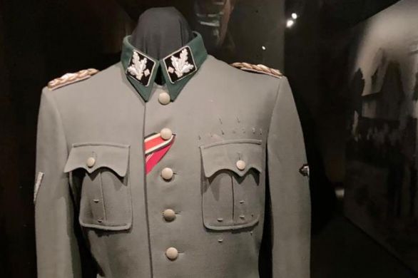 Grande-Bretagne : Le propriétaire d'un magasin de costumes refuse d’arrêter de vendre des déguisements de nazis