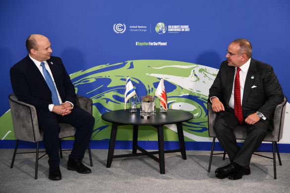 Naftali Bennett rencontre pour la première fois le prince héritier bahreïni à la COP26