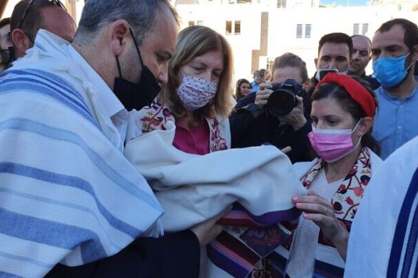 Netanyahou partage un appel à bloquer les prières des femmes du Mur au Kotel