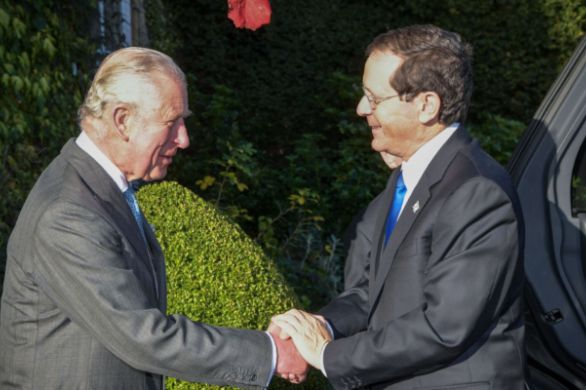 Isaac Herzog s'entretient avec le Prince Charles sur le changement climatique et les menaces régionales