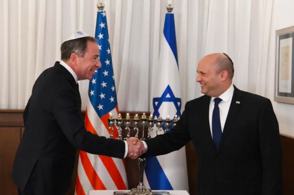 Joe Biden rétablit le soutien bipartite à Israël, déclare Naftali Bennett à Thomas Nides