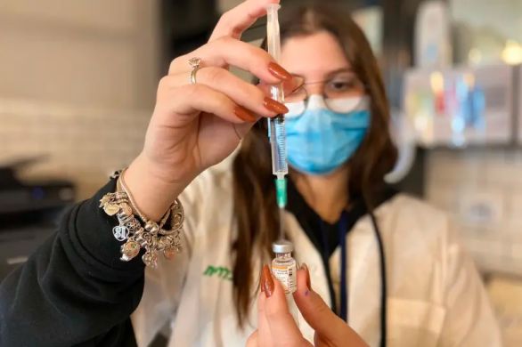 Israël délivrera une 4e dose de vaccin aux plus de 60 ans, aux personnes fragiles et au personnel médical