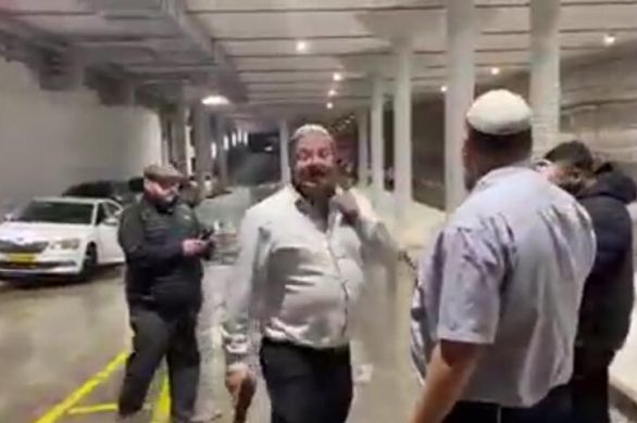 Itamar Ben Gvir convoqué pour avoir brandi son arme contre des gardes arabes dans un parking à Tel Aviv