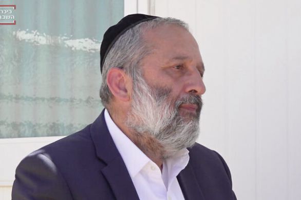 Avichai Mandelblit approuve un accord pour qu'Aryeh Deri quitte la Knesset, paye une amende et évite la prison