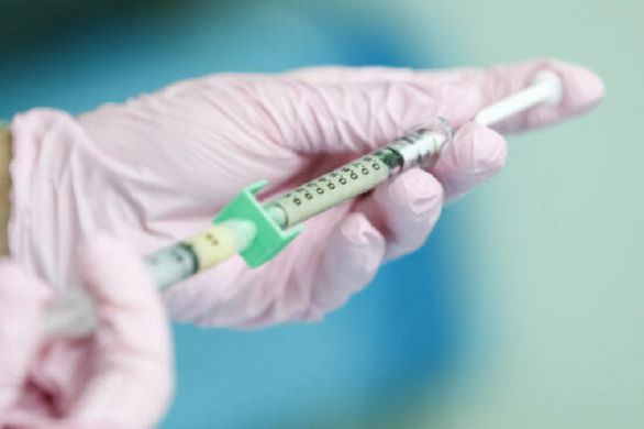 Un premier Israélien a reçu la 4e dose de vaccin ce lundi